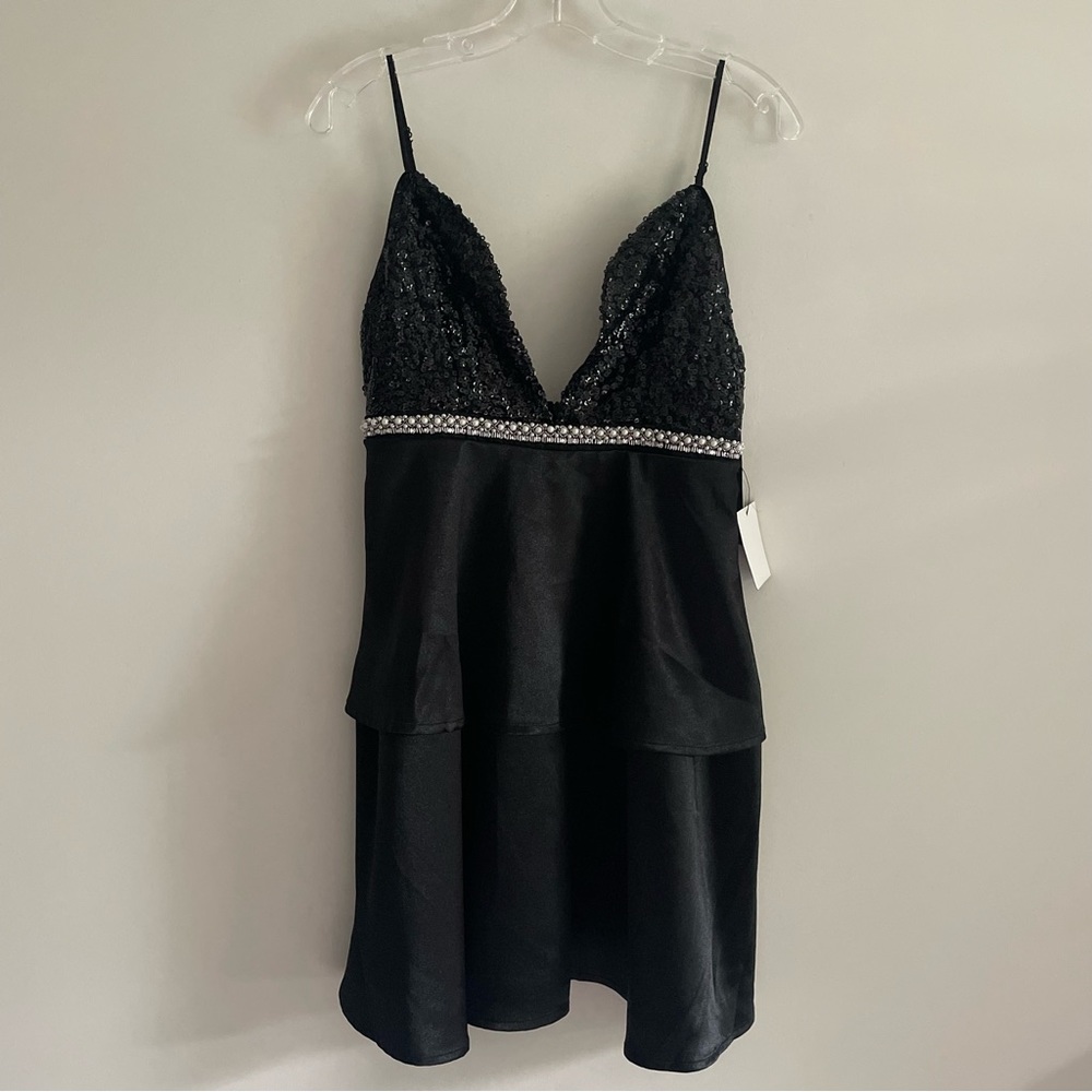 NWT Lulu’s Black Dress Sequined Tiered Plunge LBD Mini Size Small - Picture 2 of 9